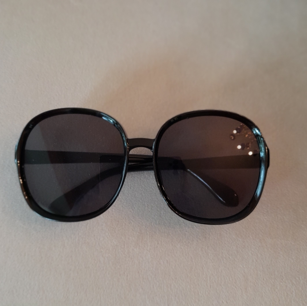 Jackie O Black Sunglasses - Picture 3 of 5